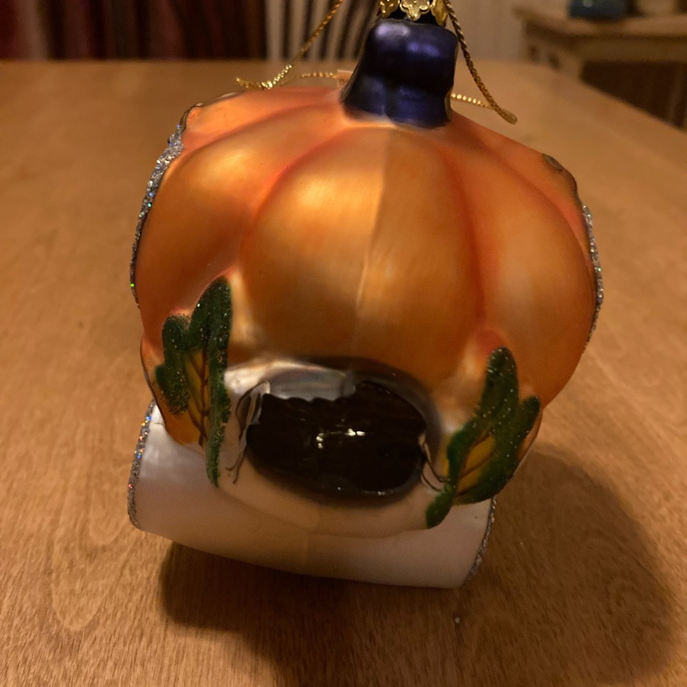Christmas Loft Cinderella and her pumpkin carriage ornaments - Picture 5 of 15
